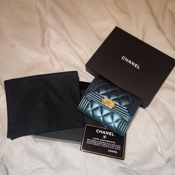 Authenic CHANEL Metallic Lambskin Quilted Compact Boy Wallet Blue (snap on) - Picture 1 of 16
